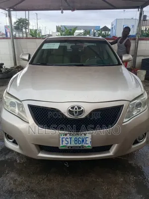Toyota Camry 2010 Gold