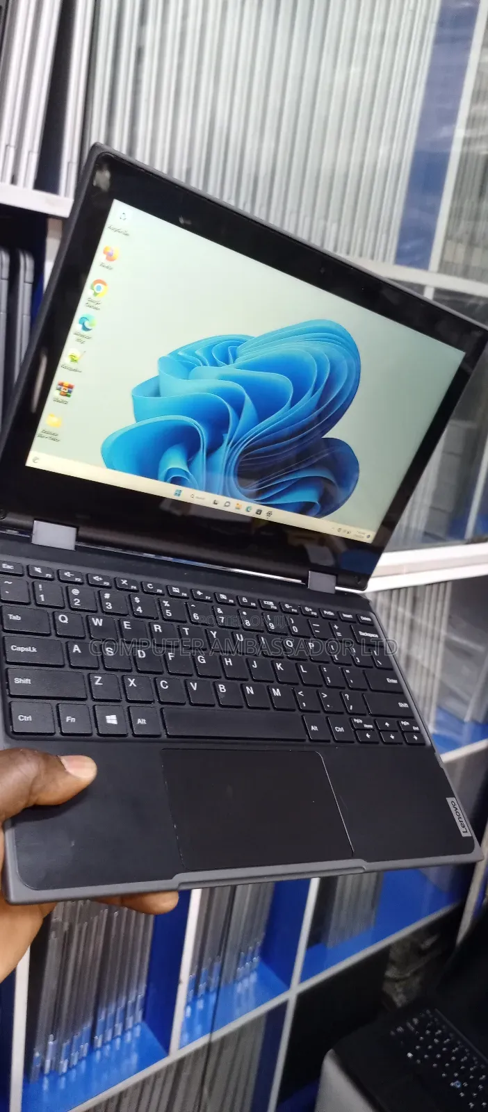 Laptop Lenovo 300e 4GB Intel SSD 128GB