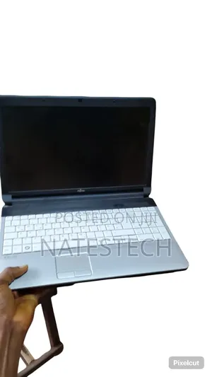 Laptop Fujitsu Lifebook A3510 4GB Intel Core i3 HDD 250GB