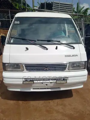 Mitsubishi L300 2005 White
