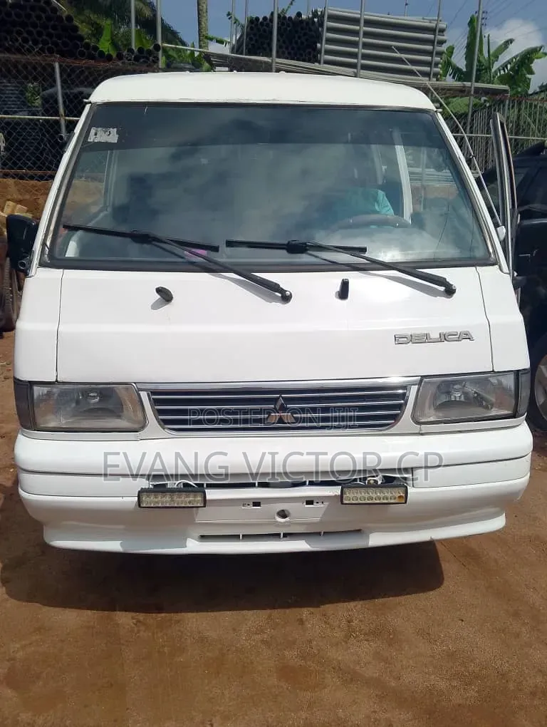 Mitsubishi L300 2005 White