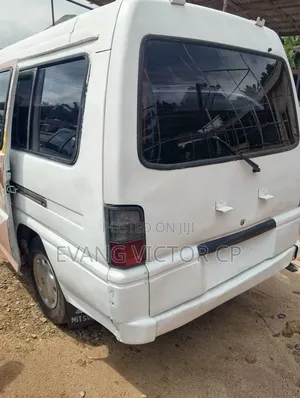 Mitsubishi L300 2005 White
