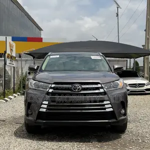 Toyota Highlander XLE 4dr SUV AWD (3.5L 6cyl 6A) 2015 Gray