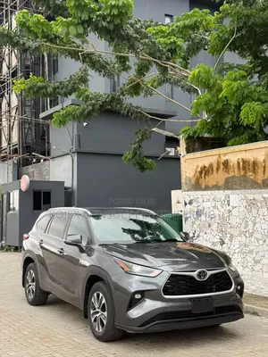 Toyota Highlander XLE AWD 2023 Gray