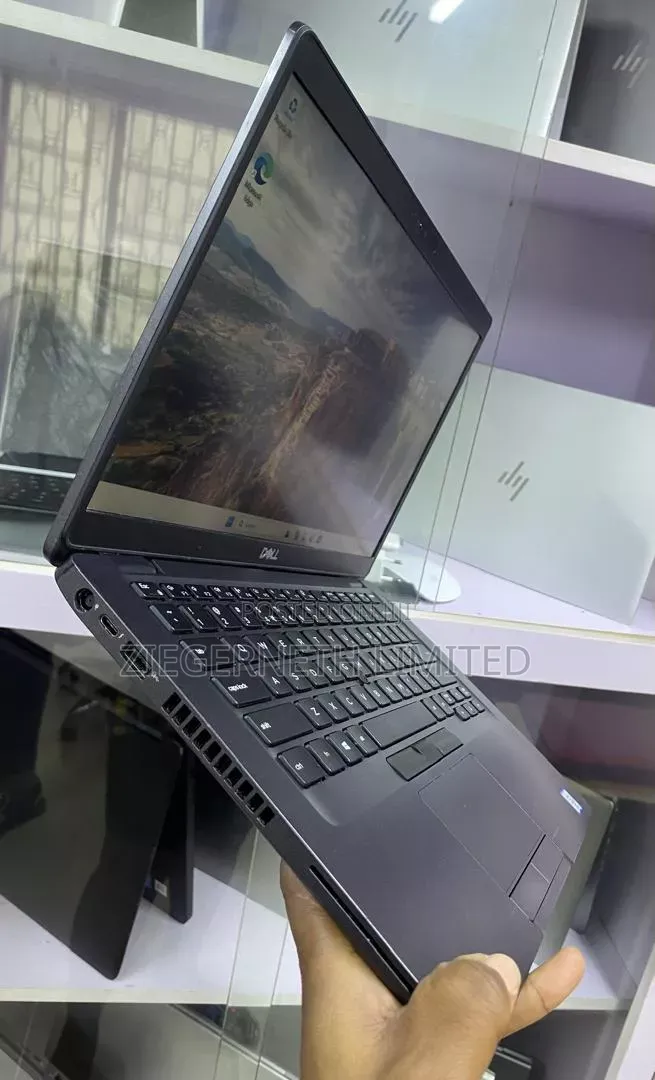 Laptop Dell Latitude 5400 4GB Intel Core i7 SSD 256GB