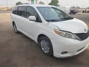 Toyota Sienna 2013 White
