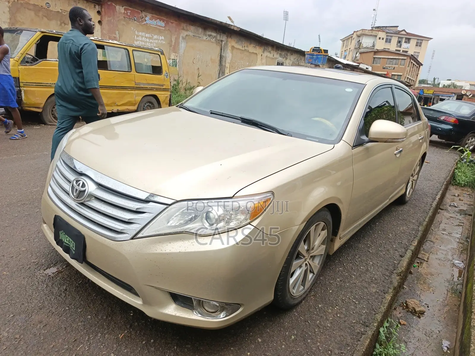 Toyota Avalon 2011 Gold