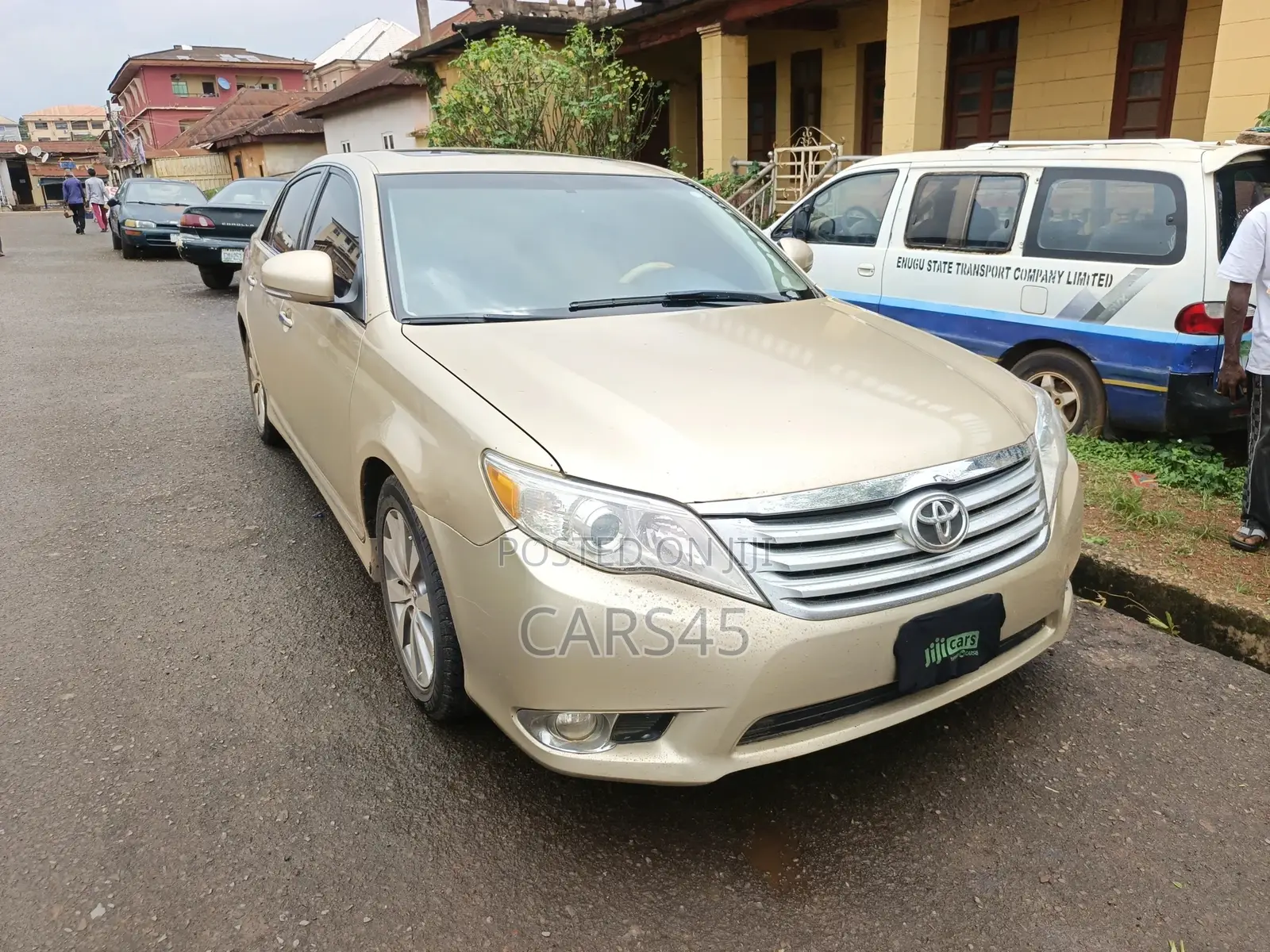 Toyota Avalon 2011 Gold