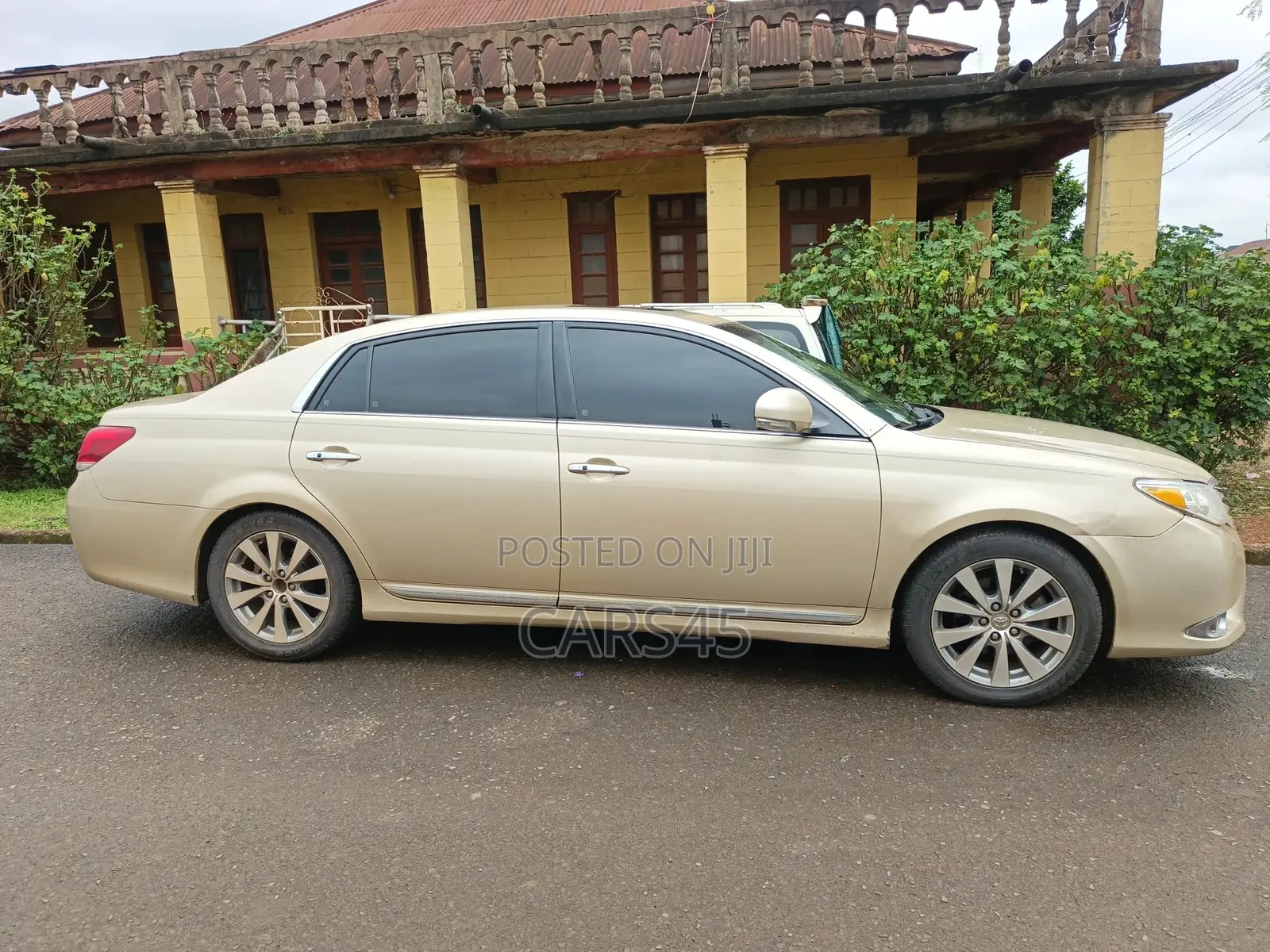 Toyota Avalon 2011 Gold