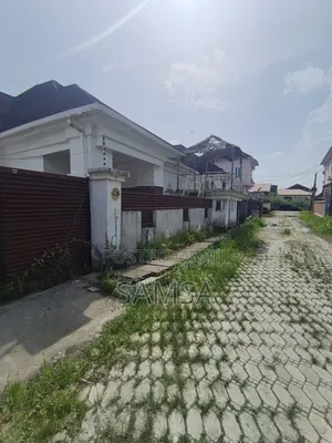 300sqm Land With a Demolishable Bungalow for Sale
