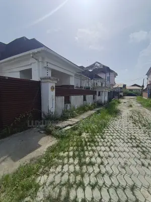 300sqm Land With a Demolishable Bungalow for Sale
