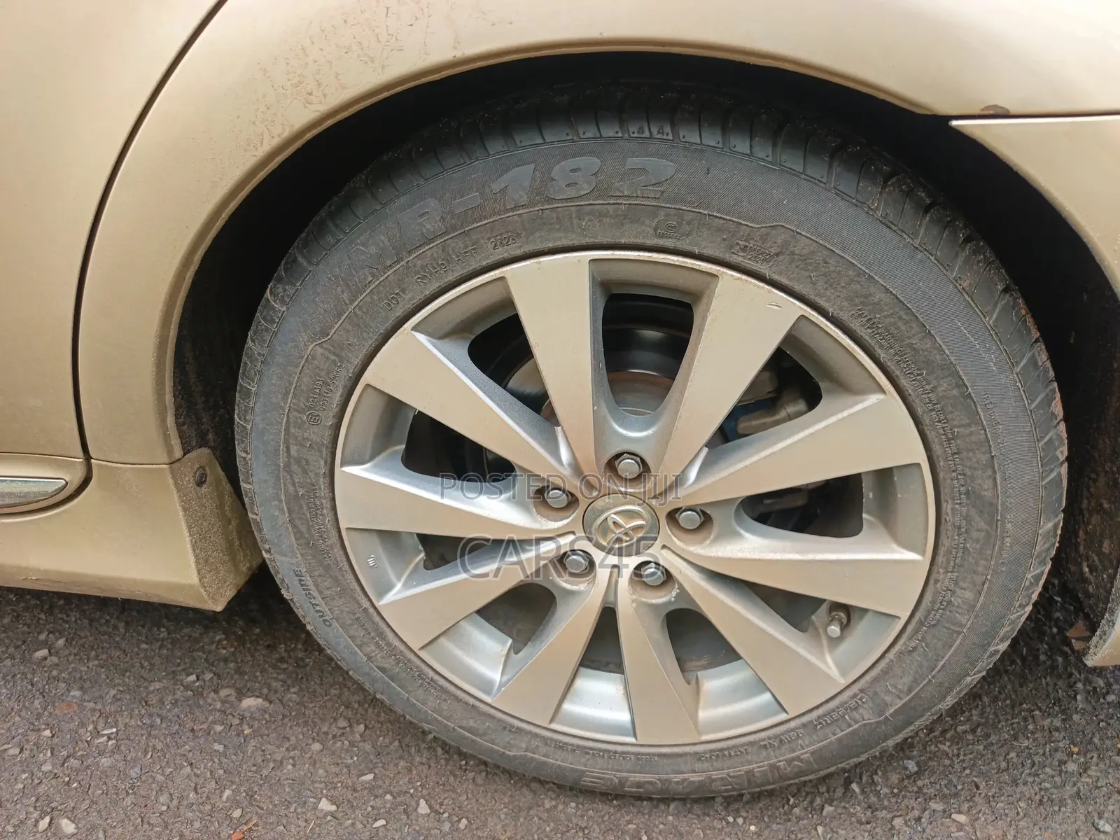 Toyota Avalon 2011 Gold