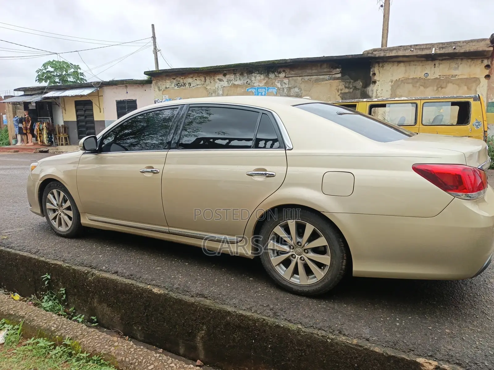 Toyota Avalon 2011 Gold