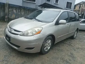 Toyota Sienna LE FWD (3.3L V6 5A) 2004 Silver