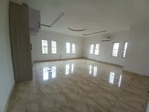 4bdrm Townhouse / Terrace in Wuye for rent