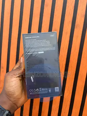 New Samsung Galaxy S10e 128 GB Black