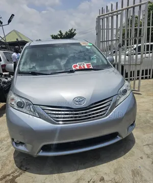 Toyota Sienna XLE 7 Passenger 2012 Silver