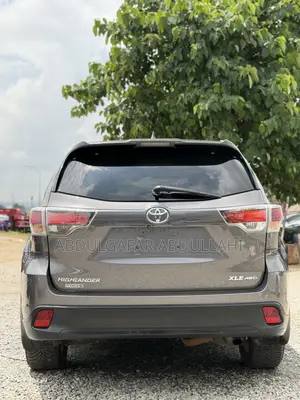 Toyota Highlander XLE 4dr SUV AWD (3.5L 6cyl 6A) 2015 Gray
