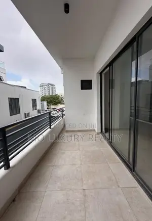 2bdrm Townhouse / Terrace in Lekki Phase 1 for rent