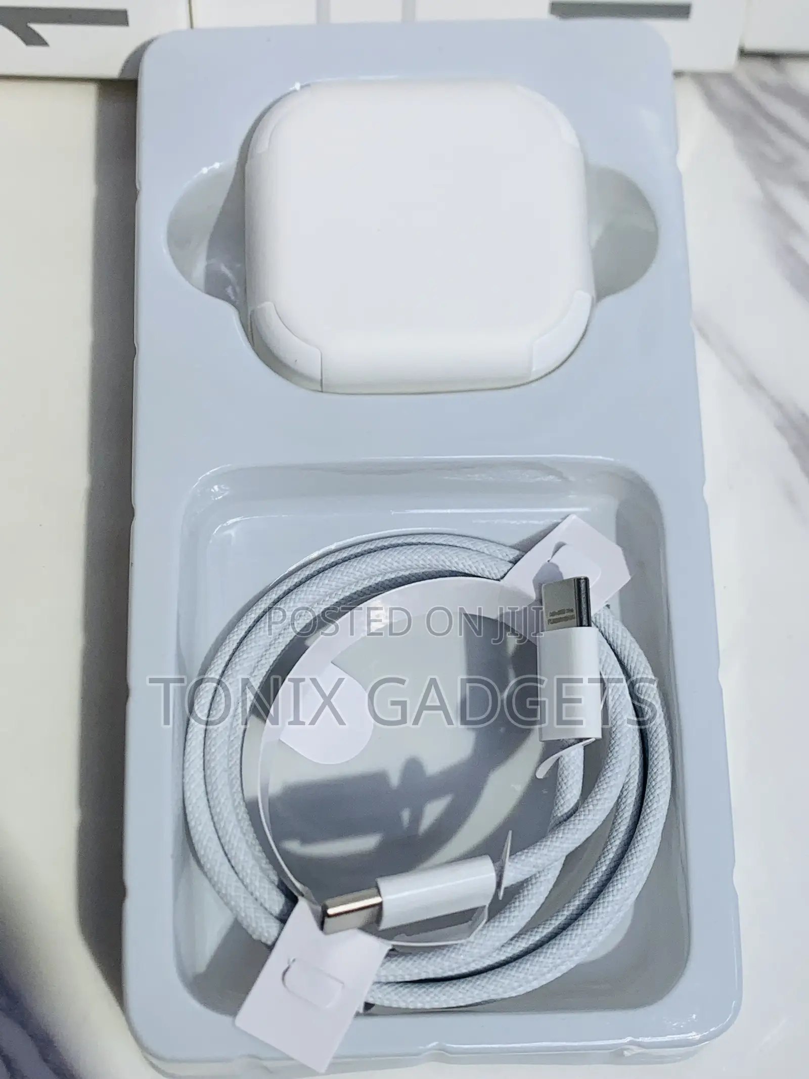 iPhone 35w Usb-C Power Adapter and Usb-C to C Cable