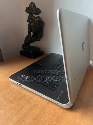 Laptop HP Pavilion 17 12GB AMD A8 HDD 250GB