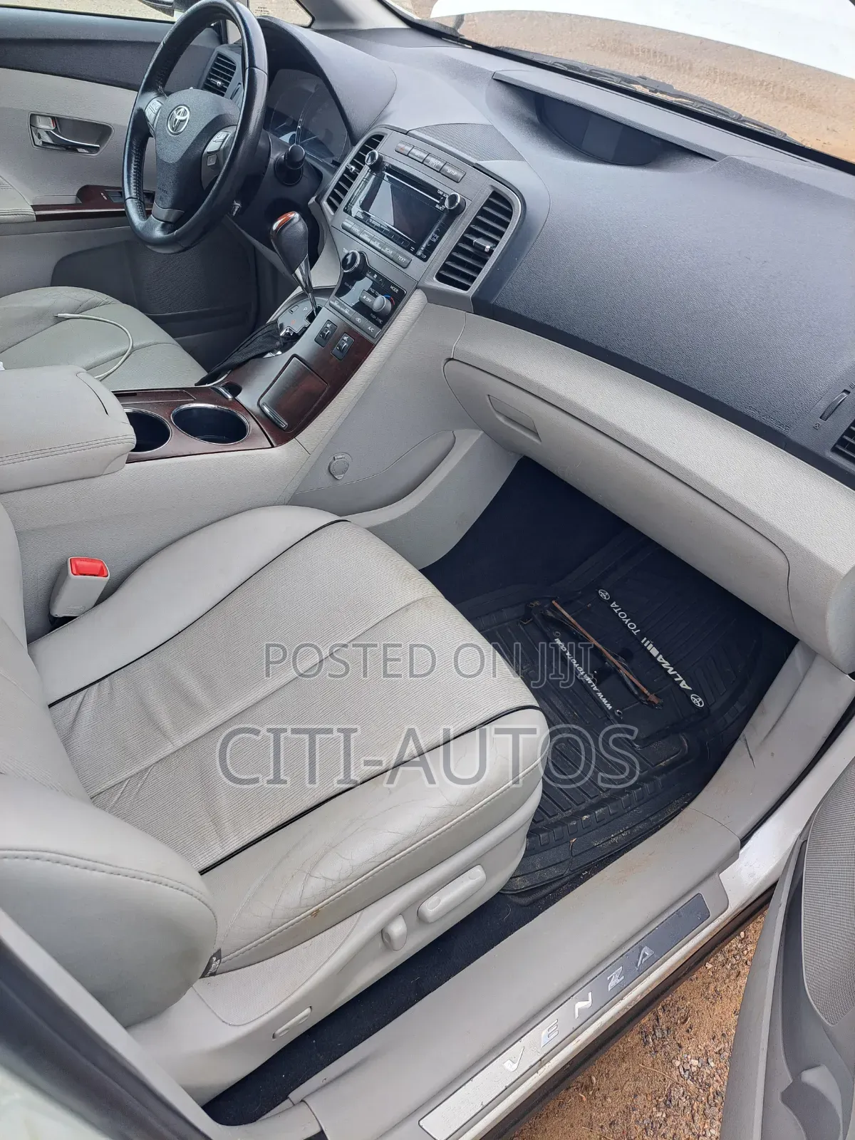 Toyota Venza 2010 White