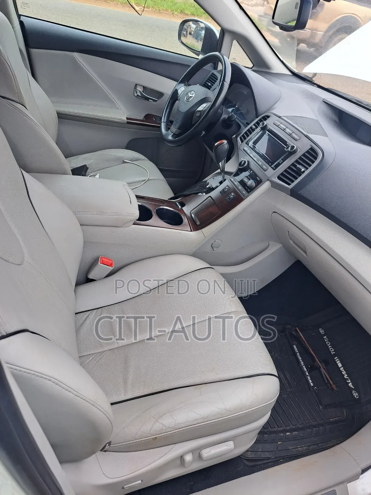 Toyota Venza 2010 White