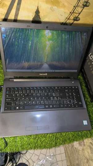 Laptop Clevo 8GB Intel Core i3 SSD 128GB
