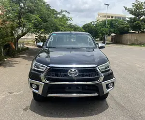 Toyota Hilux Revo Double Cab Petrol 2.7 AWD 2018 Black