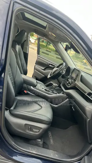 Toyota Highlander XLE 2021 Blue