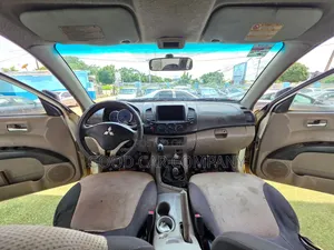 Mitsubishi L200 2013 White