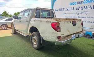 Mitsubishi L200 2013 White