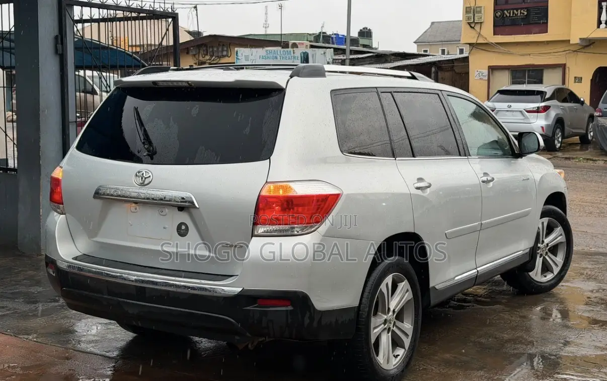 Toyota Highlander 2012 Silver