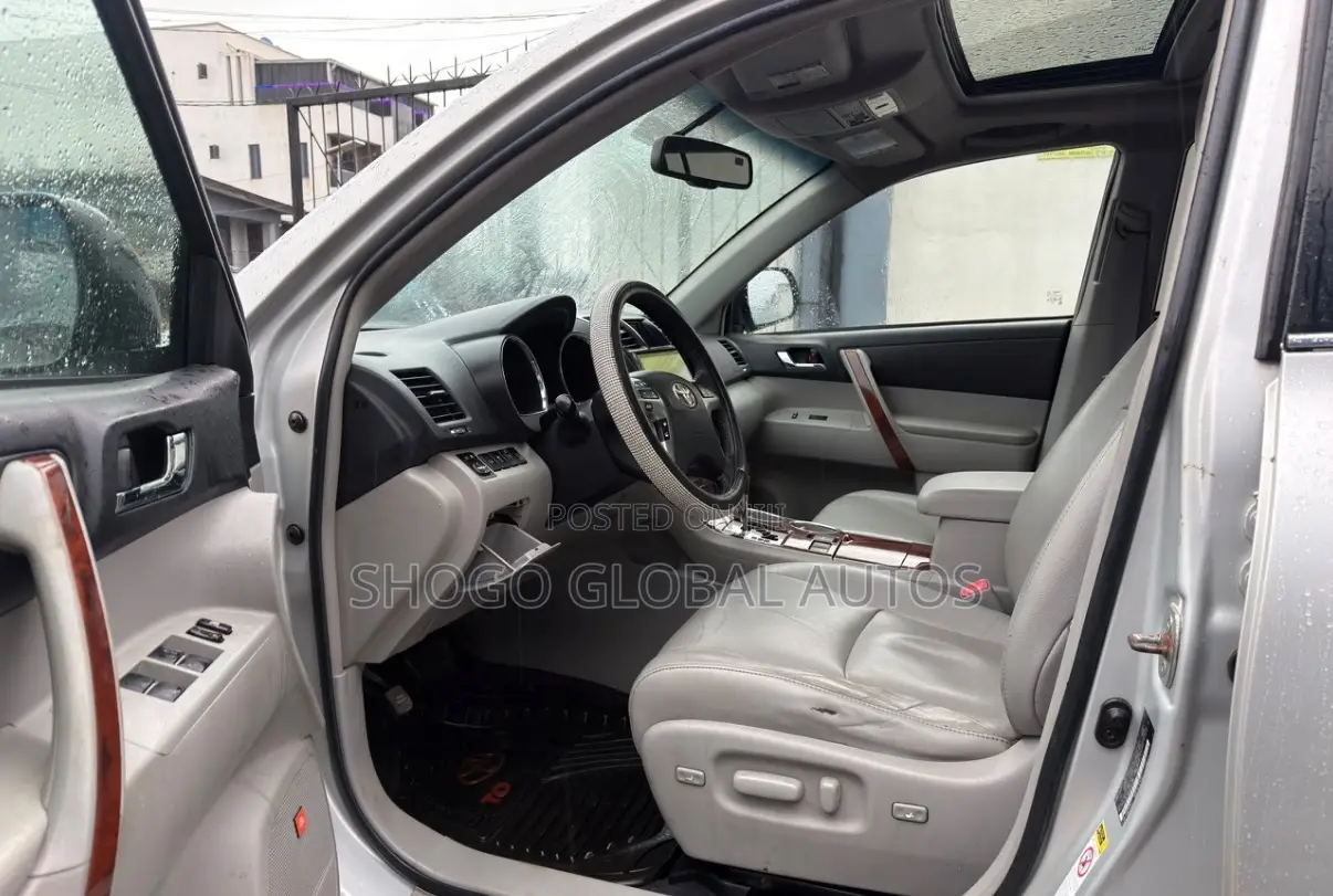 Toyota Highlander 2012 Silver