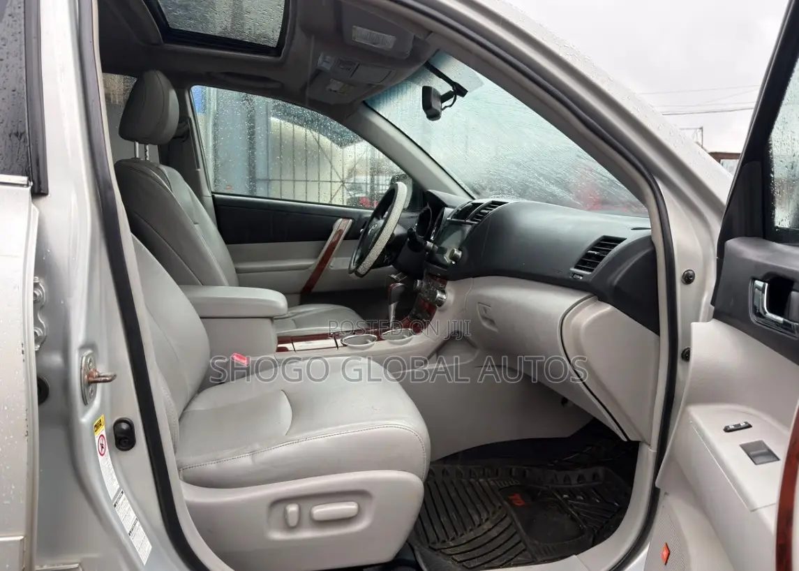 Toyota Highlander 2012 Silver