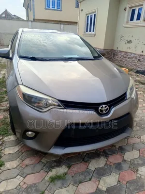 Toyota Corolla LE Eco 4dr Sedan (1.8L 4cyl CVT) 2014 Gold