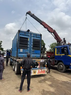 Loading And Unloading With Crane Truck
