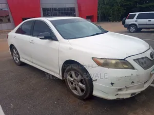 Toyota Camry SE V6 4dr Sedan (3.5L 6cyl 6AM) 2009 White