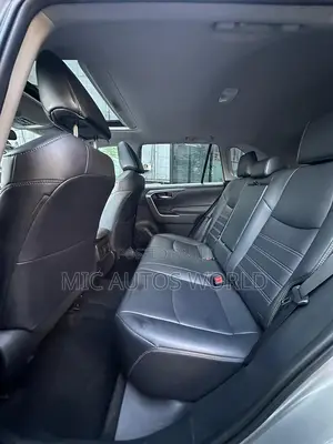 Toyota RAV4 2024 Silver