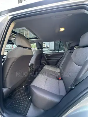 Toyota RAV4 2024 Silver