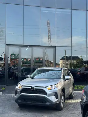 Toyota RAV4 2024 Silver