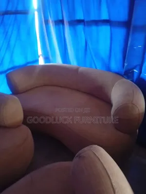 Tokey Chair