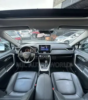 Toyota RAV4 2024 Silver