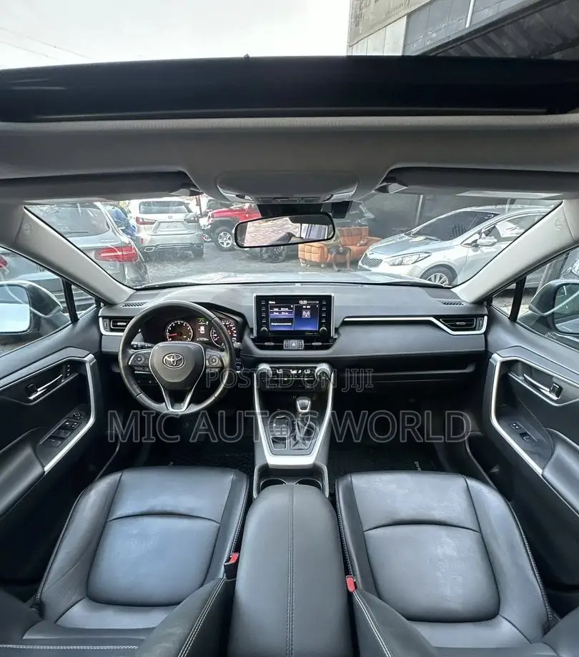 Toyota RAV4 2024 Silver