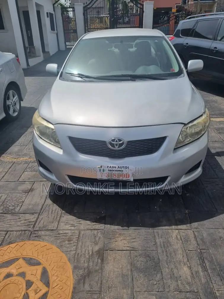 Toyota Corolla 2010 Silver
