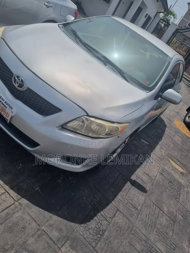 Toyota Corolla 2010 Silver