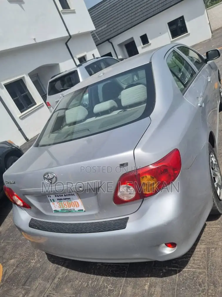 Toyota Corolla 2010 Silver