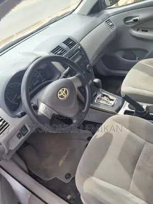 Toyota Corolla 2010 Silver