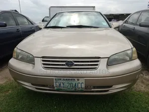 Toyota Camry Automatic 1999 Gold