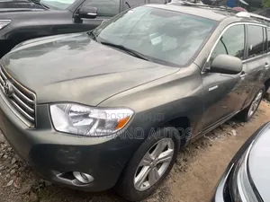 Toyota Highlander SE 2010 Gray